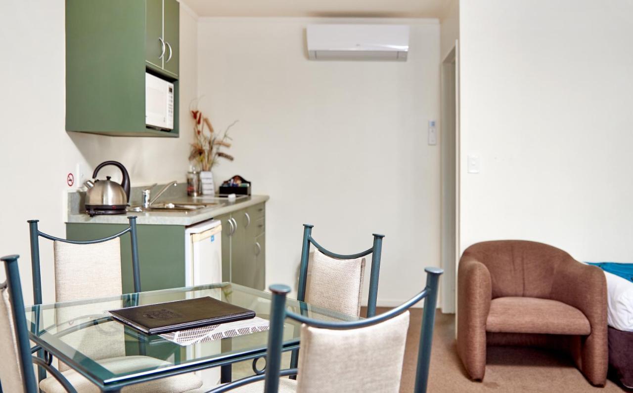 Barringtons Motor Lodge Уакатане Экстерьер фото